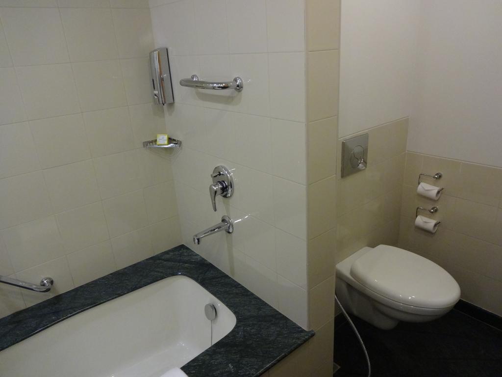 Lemon Tree Hotel, Gachibowli, Haïdarabad Chambre photo