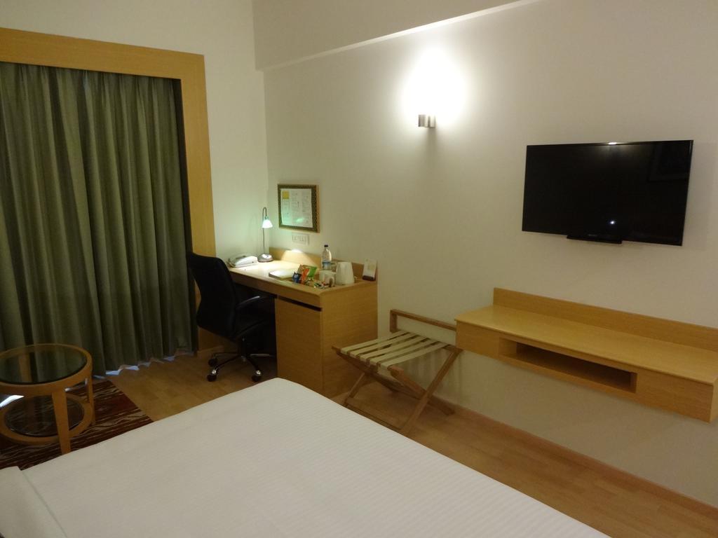 Lemon Tree Hotel, Gachibowli, Haïdarabad Extérieur photo