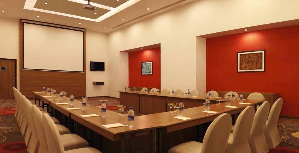 Lemon Tree Hotel, Gachibowli, Haïdarabad Extérieur photo