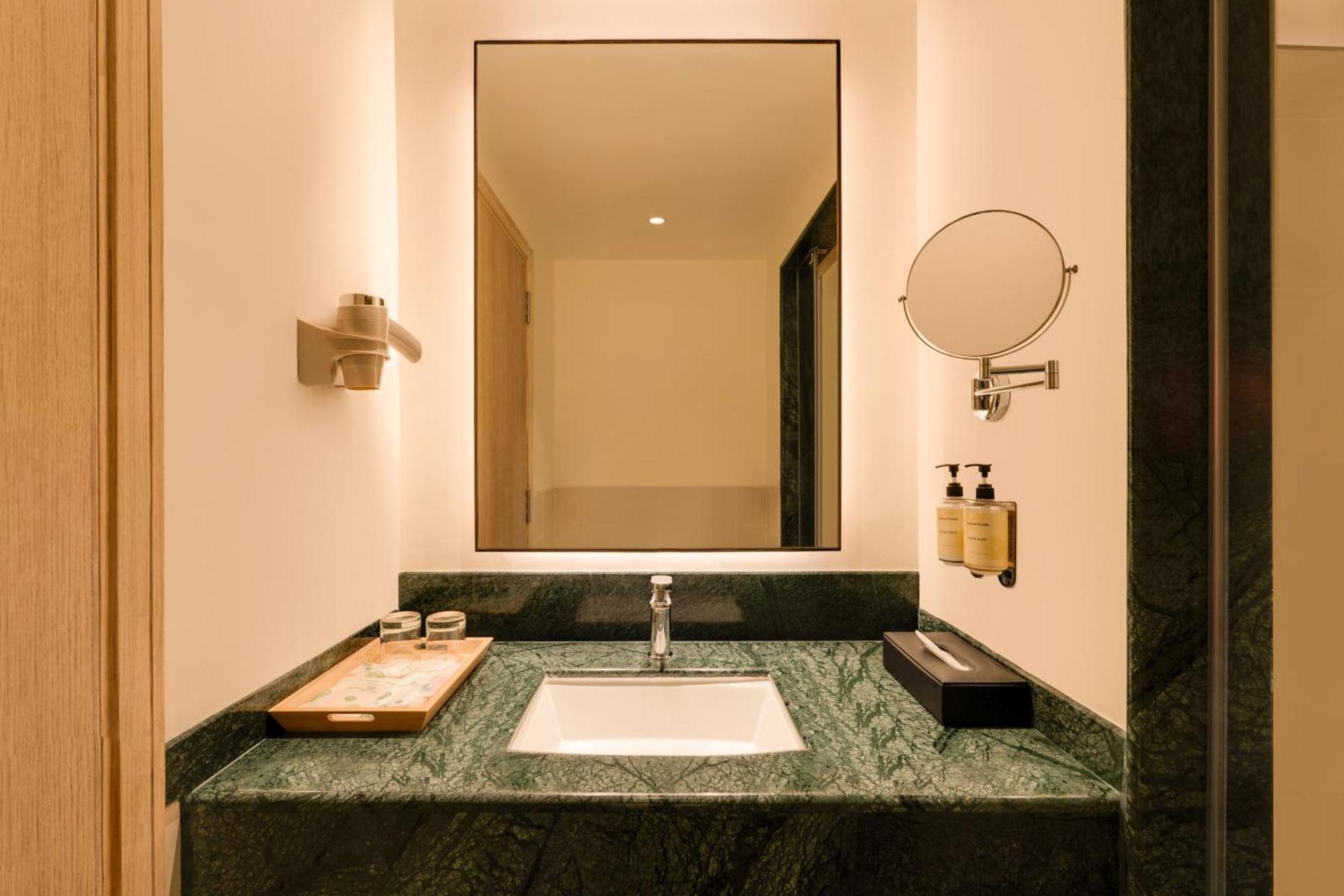Lemon Tree Hotel, Gachibowli, Haïdarabad Extérieur photo