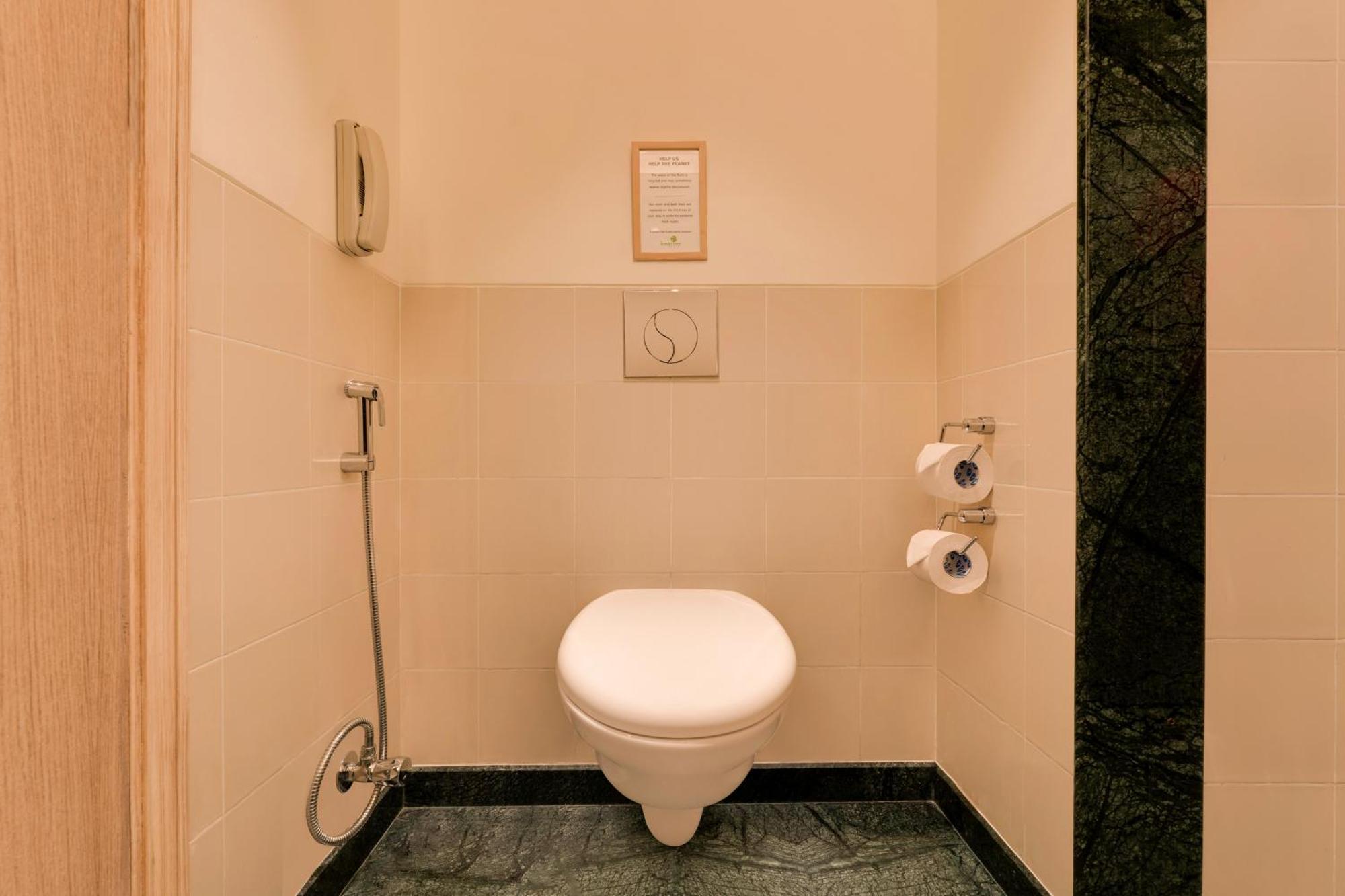 Lemon Tree Hotel, Gachibowli, Haïdarabad Extérieur photo
