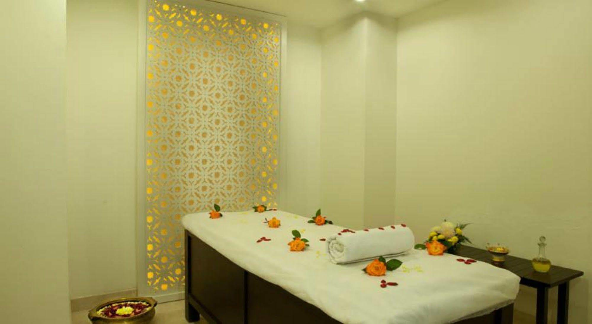 Lemon Tree Hotel, Gachibowli, Haïdarabad Extérieur photo