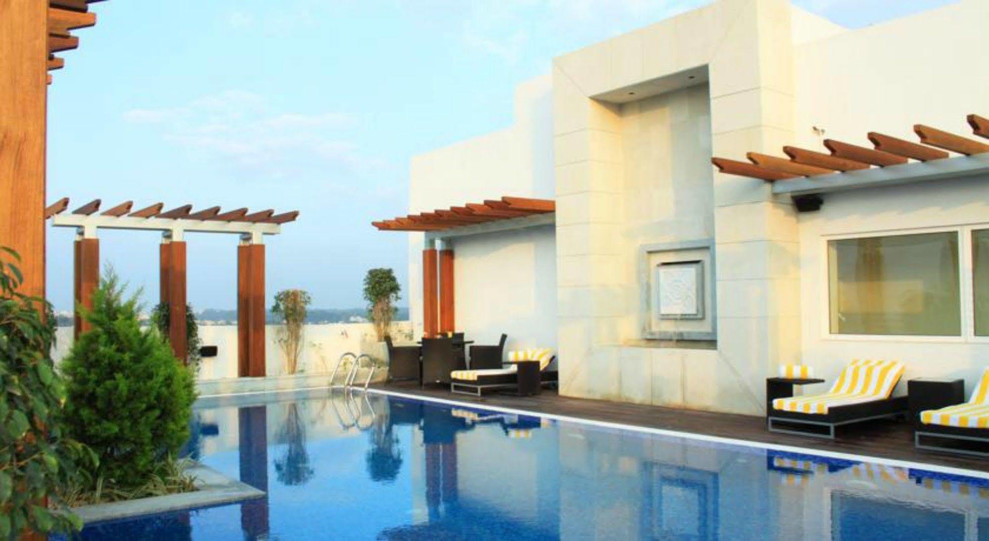 Lemon Tree Hotel, Gachibowli, Haïdarabad Extérieur photo
