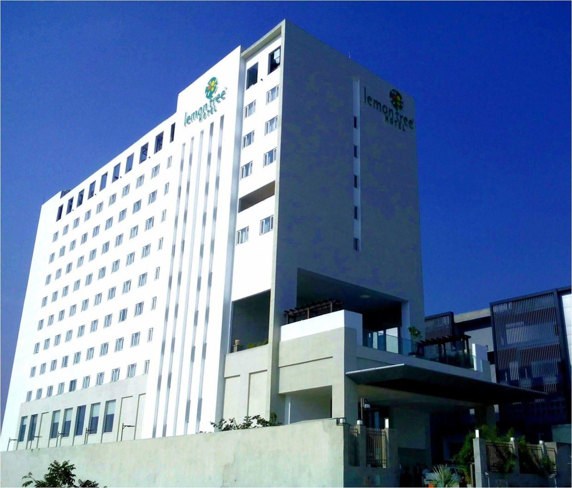 Lemon Tree Hotel, Gachibowli, Haïdarabad Extérieur photo